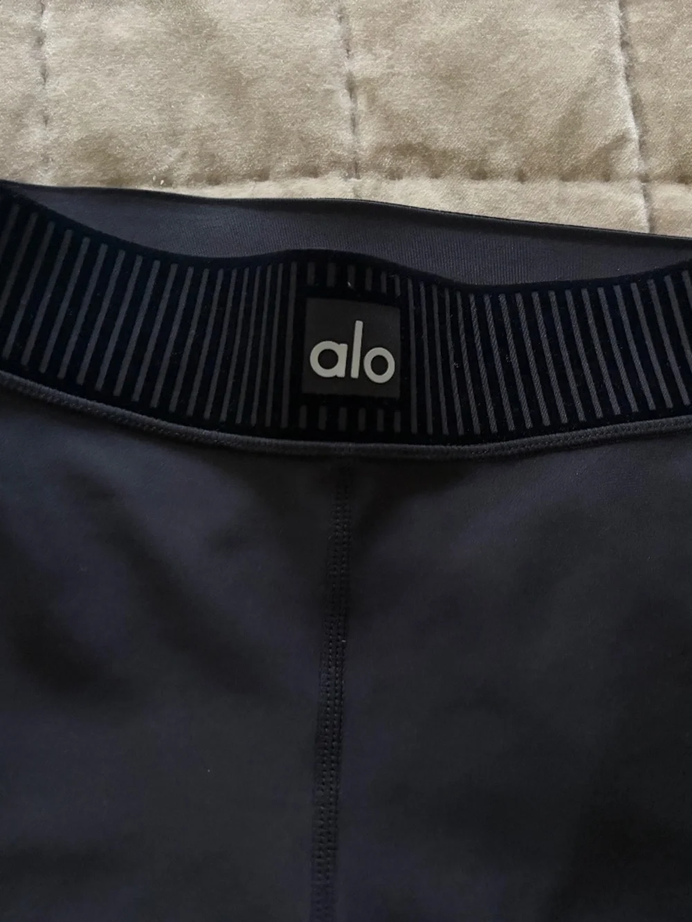 ALO YOGA AIRLIFT HIGH WAIST 7/8 LINE UP LEGGINGS WOMEN XS BLACK VELVET TRIM XXS
